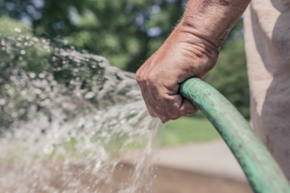 PL 1332/14 proíbe a utilização de água para varrição e limpeza hidráulica - Foto: Pixabay/Public Domain