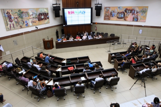 Audiência discute propostas da PBH para a educação de jovens e adultos - Foto: Eduardo Profeta / CMBH
