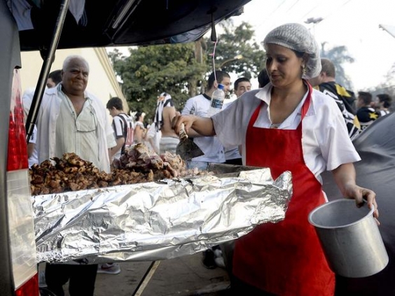 Reforma expulsou vendedores de lanches do entorno dos estádios