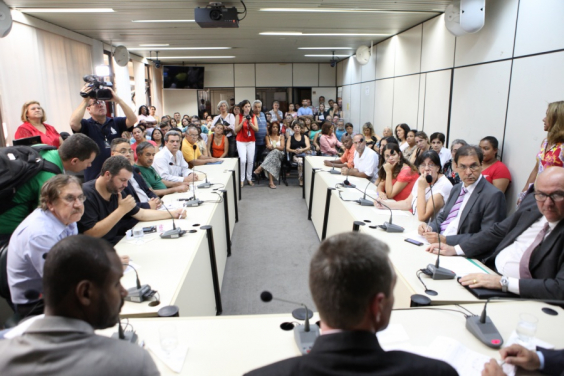 Audiência da Comissão de Administração Pública - Foto: Mila Milowiski
