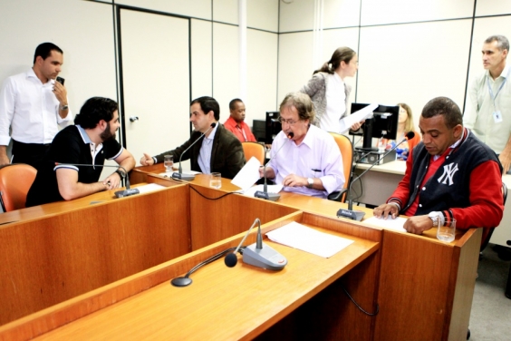PL que garante pagamento do piso salarial a ACEs e ACSs obteve parecer favorável da CLJ. Foto: Rafa Aguiar/CMBH