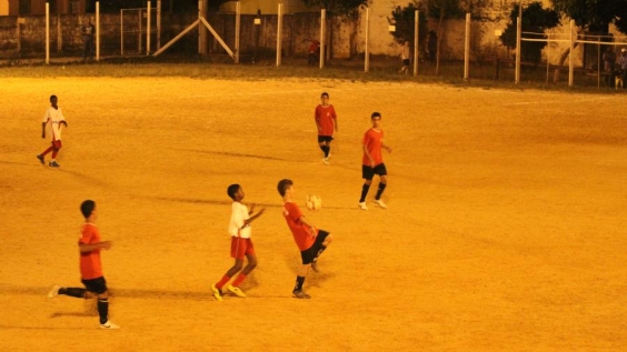 Campos de futebol de várzea devem ser preservados na capital
