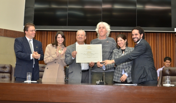 Polos de Cidadania da UFMG recebe homenagem na Câmara Municipal