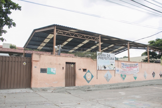 Fachada da escola Arthur Guimarães 