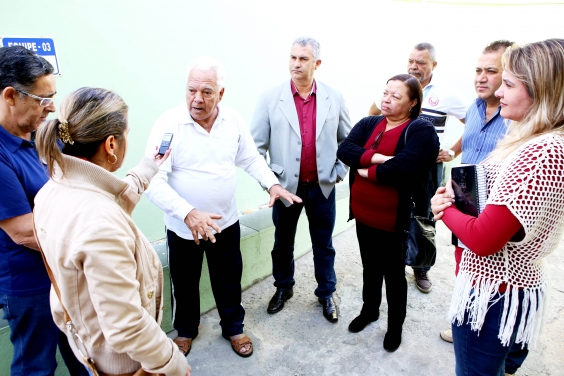 Vereador, gerentes de centros de saúde e representantes da PBH, em viista técnica da Comissão de Saúde e Saneamento