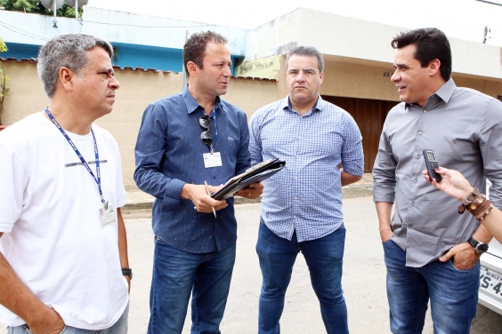 Vereador Carlos Henrique e Gerência da BHTrans, em visita técnica à rua Craveiro Lopes, na Gameleira