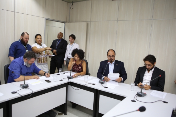 Vereadores da Comissão de Direitos Humanos se reúnem no Helvécio Arantes