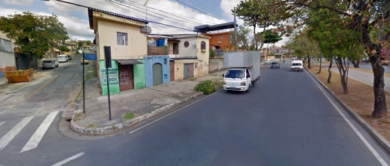 Esquina entre Avenida Bernardo Vasconcelos e Rua Conselheiro Joaquim Caetano
