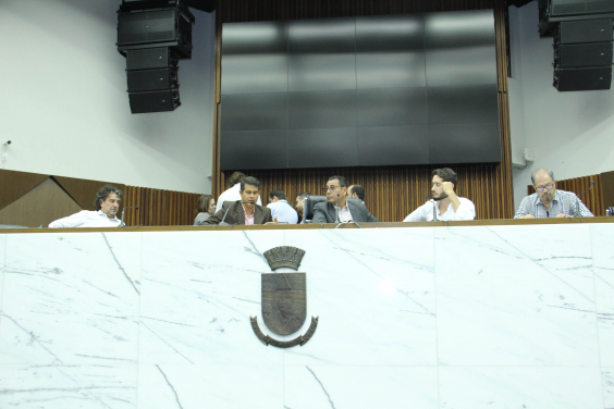 Vereadores Gilson Reis, Reinaldo Gomes, Autair Gomes, Gabriel e Coronel Piccinini, em reunião da Comissão de Legislação e Justiça, nesta quinta-feira (9/5)