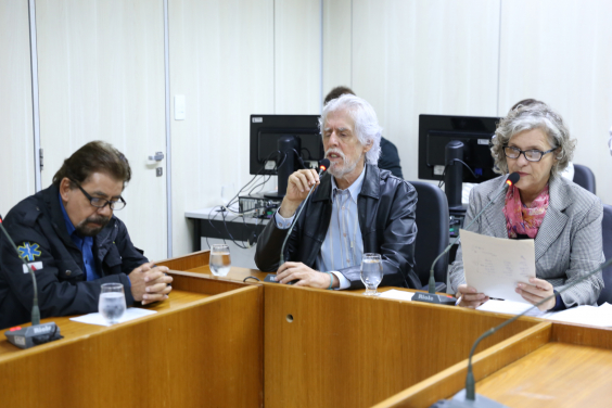 Vereadora Cida Falabella e vereadores Arnaldo Godoy e Eduardo da Ambulância, em reunião da Comissão de Educação, Ciência, Tecnologia, Cultura, Desporto, Lazer e Turismo, nesta quinta-feira (11/7)