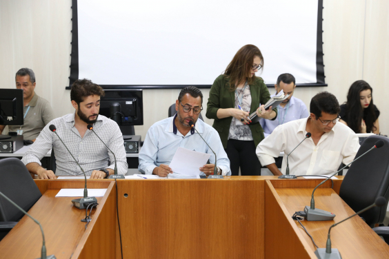 Vereadores Autair Gomes, Gabriel e Reinaldo Gomes, em reunião da Comissão de Legislação e Justiça, nesta terça-feira (12/11)