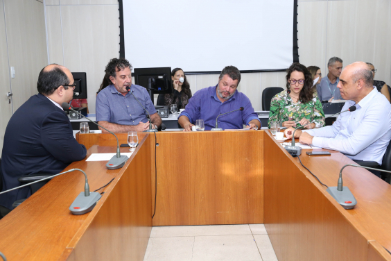 Moradia para população de baixa renda é destaque em reunião