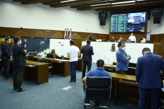 Vereadores no plenário Amynthas de Barros