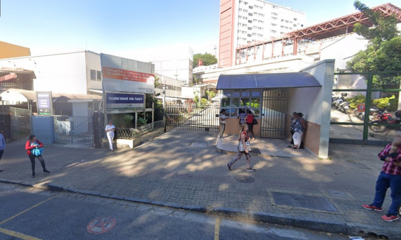 Fachada do Hospital Infantil João Paulo II, durante o dia