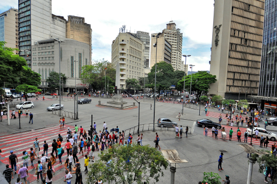Cruzamento das Avenidas Afonso Pena e Amazonas, no centro da cidade