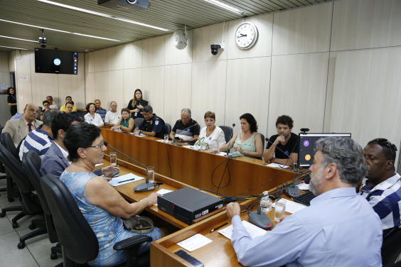 Imagem do Plenário Camil Caran lotado de participantes