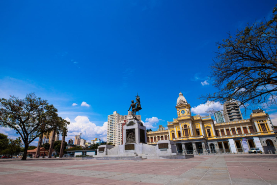 Foto da Praça da Estação reformada