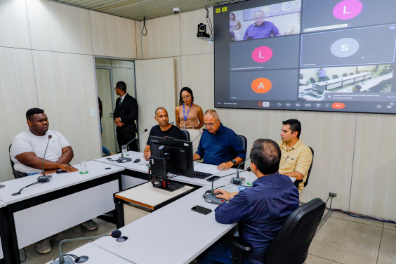 Vereadores no Plenário Helvécio Arantes