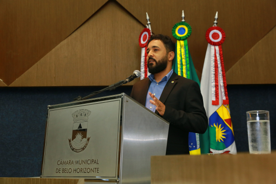 O vereador José Ferreira no púlpito do Plenário Amintas de Barros