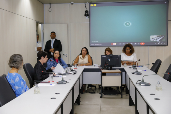 Vereadoras e convidadas debatem no Plenário Helvécio Arantes