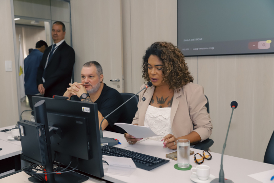 Vereadores estão assentados no Plenário Helvécio Arantes