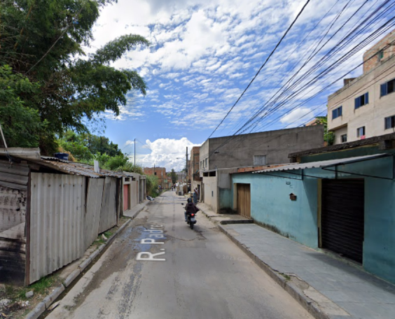 imagem de rua no bairro tirandentes, em belo horizonte