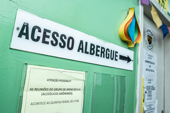 entrada de albergue público