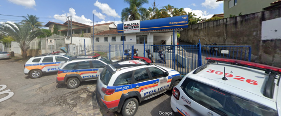 Viaturas em frente a Batalhão da Polícia Militar
