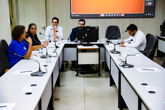 Vereadores e representante da sociedade civil reunidos em Audiência Pública na CMBH