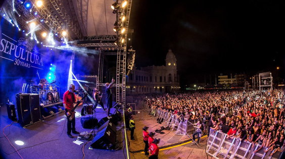 Apresentação musical na Virada Cultural de BH em 2015, na Praça da Estação