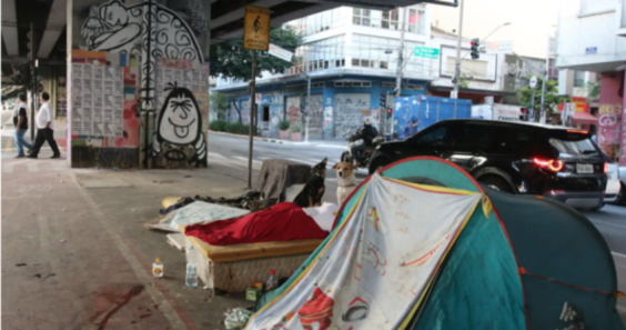 barraca e colhões em passeio público
