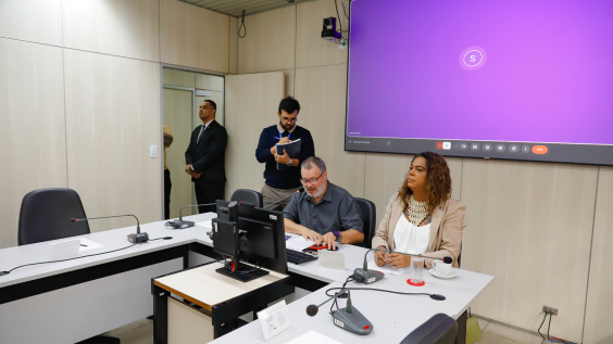 Vereadores no Plenário Helvecio Arantes