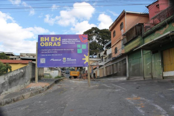 placa à frente de obra pública em belo horizonte
