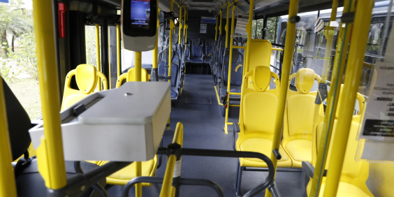 Interior de ônibus de transporte coletivo de BH