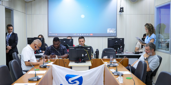 Vereadores no Plenário Camil Caram