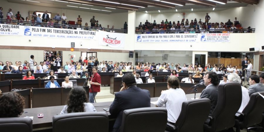 Servidores municipais denunciam salários abaixo do mínimo nacional