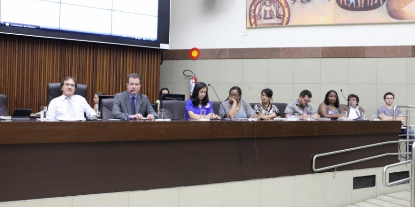 Representantes da Prefeitura, sindicatos e professores de Educação Infantil debateram plano de carreira