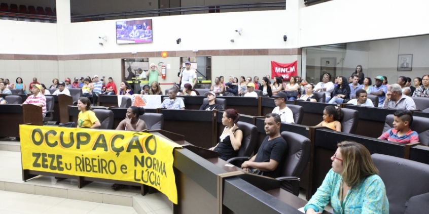 Antigo prédio do INSS, ocupado por 150 famílias, pode ser destinado à moradia popular. Foto: Barbara Crepaldi/CMBH