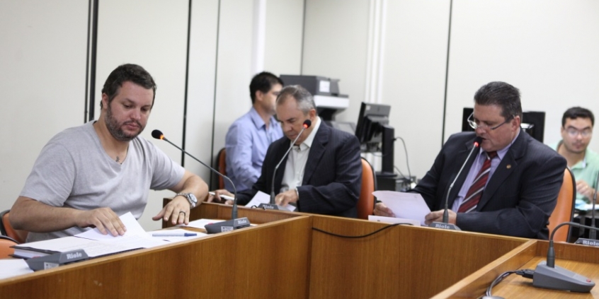 Pedro Patrus, Silvinho Rezende e Preto aprovaram duas audiências e um PL relativos ao transporte público (Foto: Mila Milowsky)