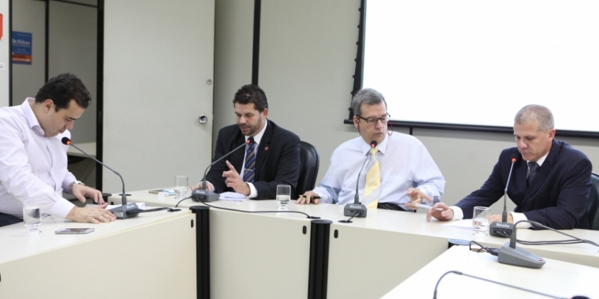 Pablito, Adriano Ventura, Leonardo Mattos (presidente) e Léo Burguês aprovaram debate sobre violência (Foto: Mila Milowski) 