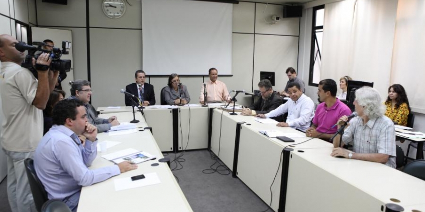 Comissão discute saneamento do Córrego Ponte Queimada e abertura de via no Palmeiras