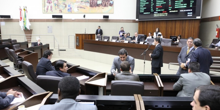 Parlamentares discutiram ações e projetos do Executivo questionados pela população