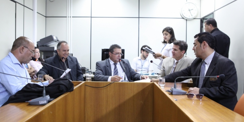 Vereadores em reunião da Comissão de Desenvolvimento Econômico, nesta segunda-feira (14/9). Foto: Bernardo Dias