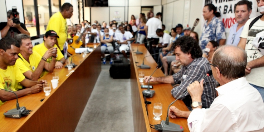 Músicos que pedem maior liberdade para exercício da profissão em BH. Foto: Rafa Aguiar