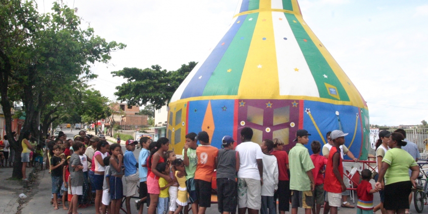 foto do brinquedo pula pula