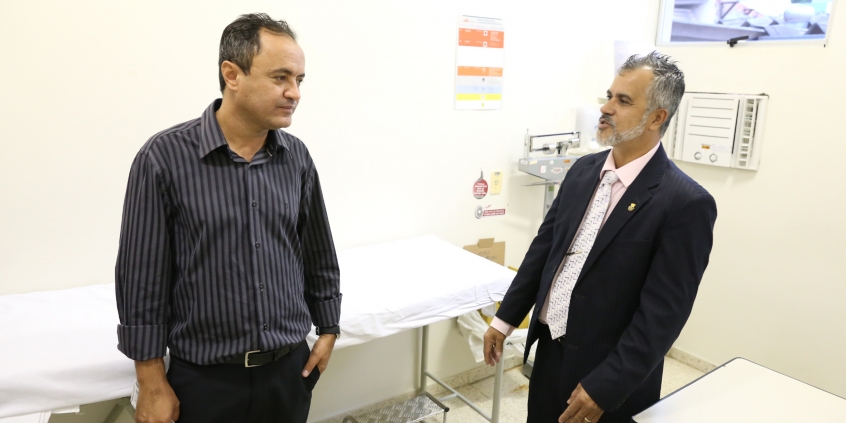 Vereadores Helio da Farmácia e Catatau da Itatiaia visitam Hospital Mario Penna. Foto: Abraão Bruck/ Câmara de BH