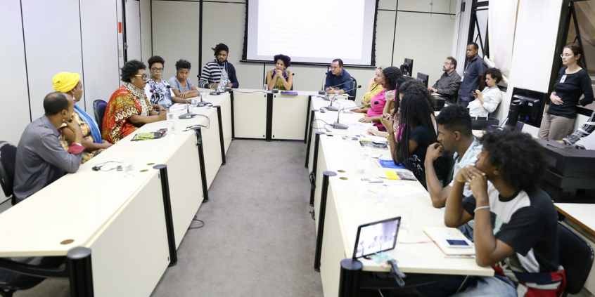 Participantes da reunião da Comissão Especial sobre Genocídio da Juventude Negra