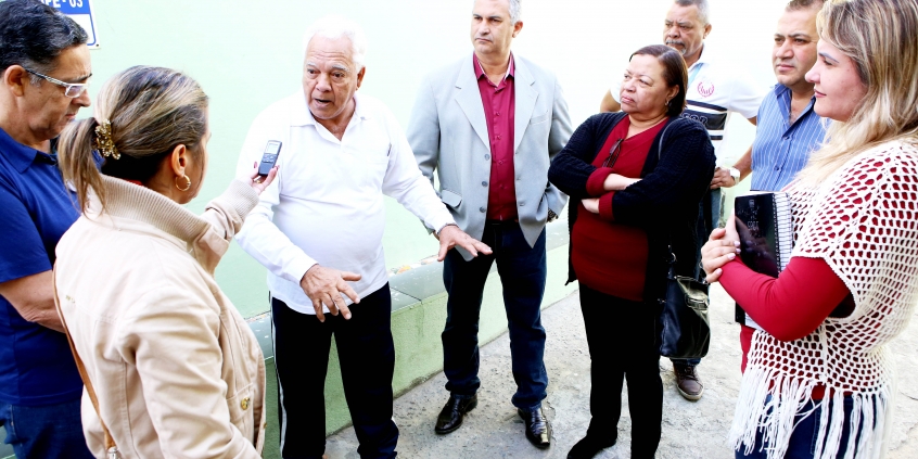 Vereador, gerentes de centros de saúde e representantes da PBH, em viista técnica da Comissão de Saúde e Saneamento