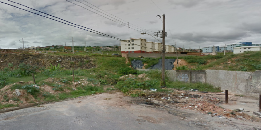 Terreno usado para descarte ilegal de lixo no Bairro São José