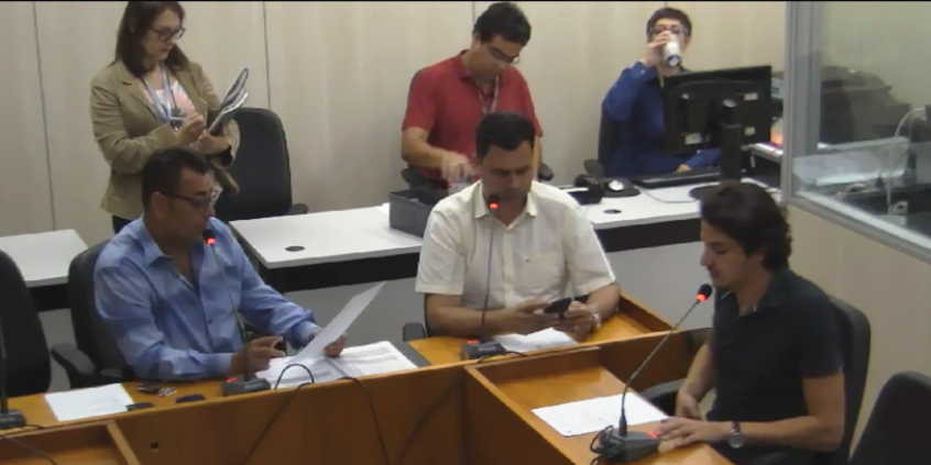 Vereadores em reunião da Comissão de Legislação e Justiça